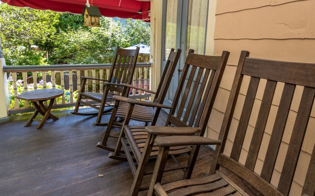 Antoinette's Apartments & Suites