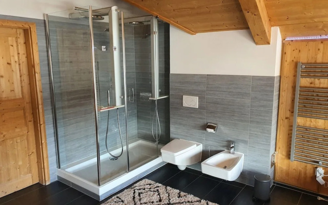 Comfortable Chalet in Hohentauern with Whirlpool near City Center