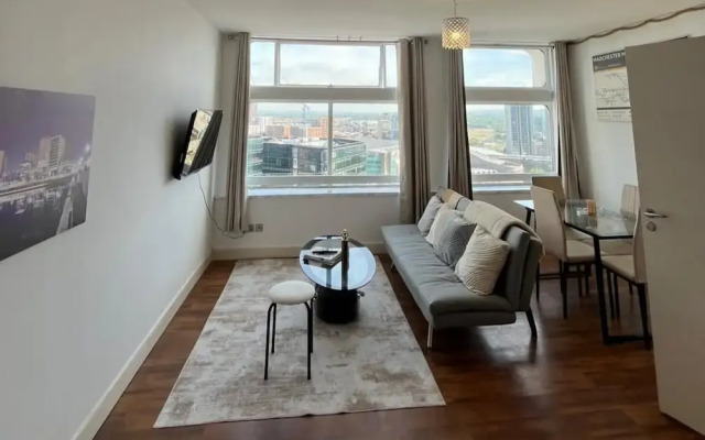 City Centre & Parking 2 Bed Ap