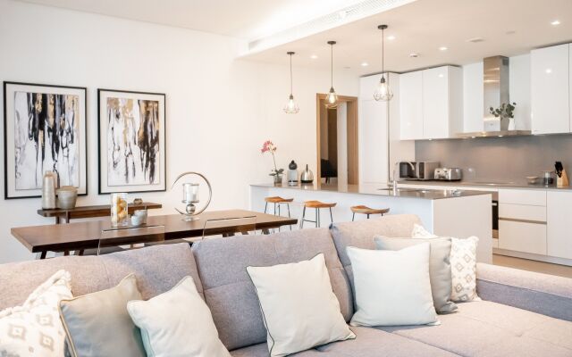 Elegant and Bright apartment in City Walk