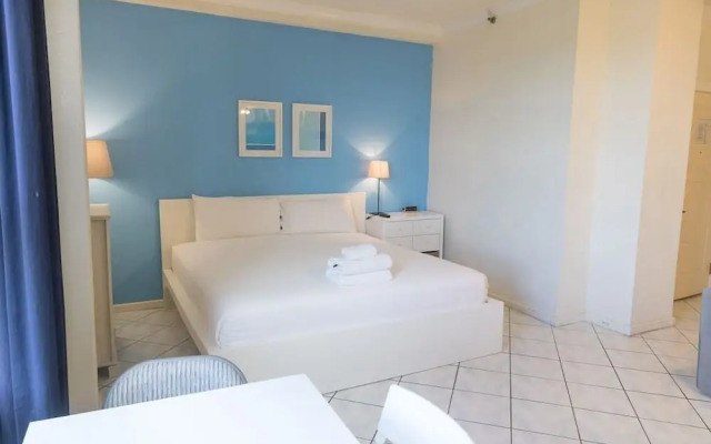778 Studio Apartment Hollywood
