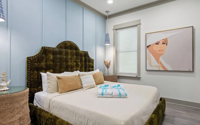 Pineapple Paradise! 6BR 7BA Beachfront House! Private Pool! Grill! Sleeps 16!