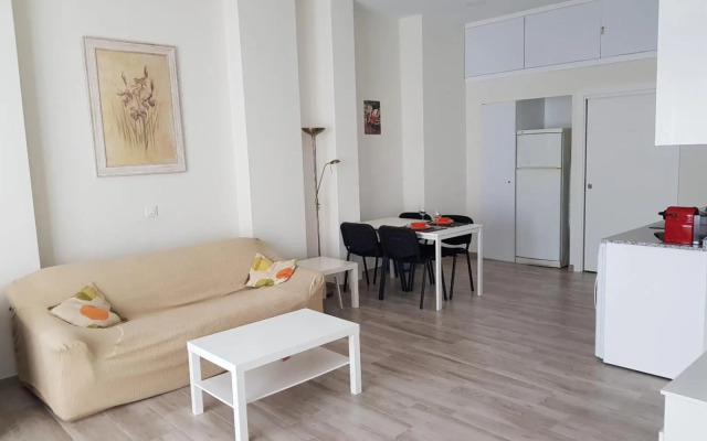 Spacious studio apartment in Cabanyal