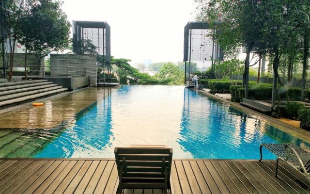 PJ8 Service Suite Pool View