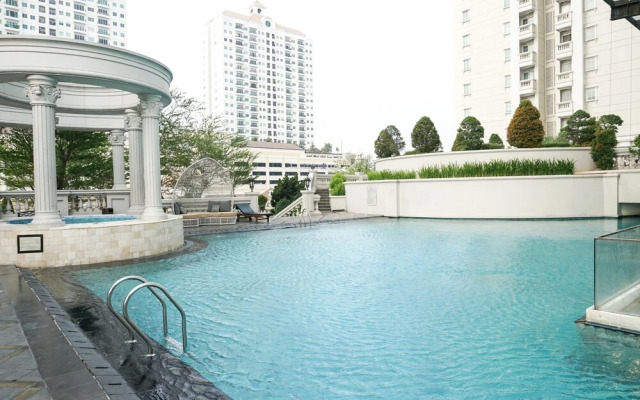Exclusive 2Br The Bellezza Apartment With City View