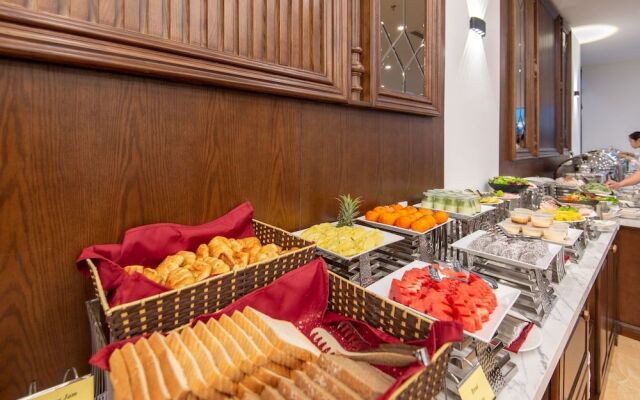 Reyna Luxury Hotel