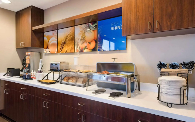 Comfort Inn & Suites Las Vegas - Nellis