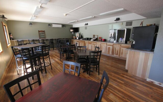 Blackstone Lodge & Suites