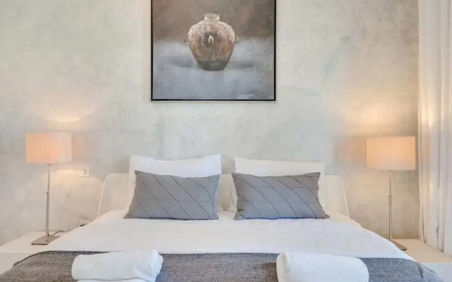 Designer Apartment Beautiful Waterfront View