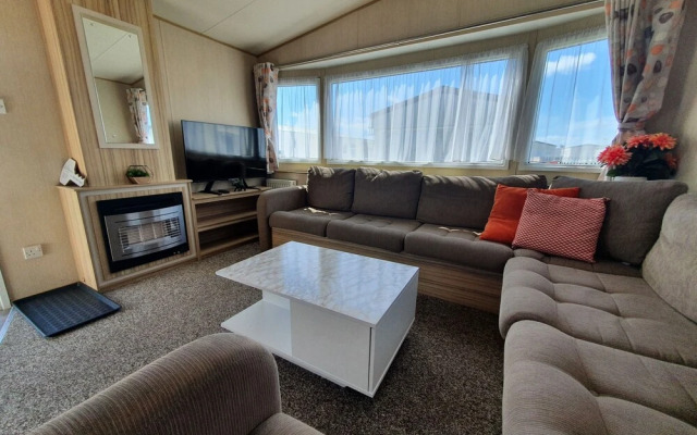 St Osyth- Sleeps8-freeparking-wifi-holidaypark