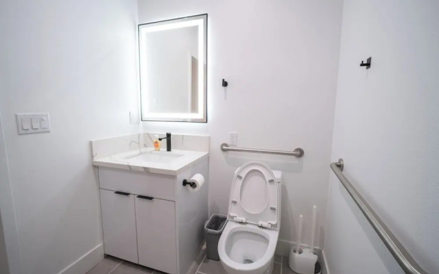 Stylish Private Room by Downtown LA