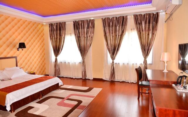Warm Harbor Hotel