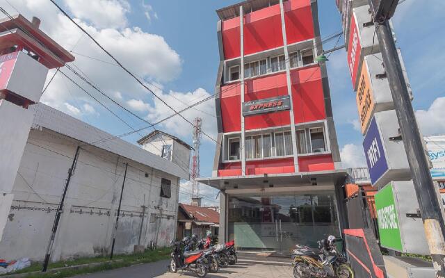 RedDoorz near Stadion Sanaman Mantikei