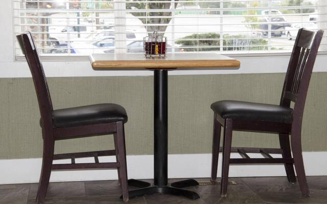 Econo Lodge Inn & Suites Kamloops