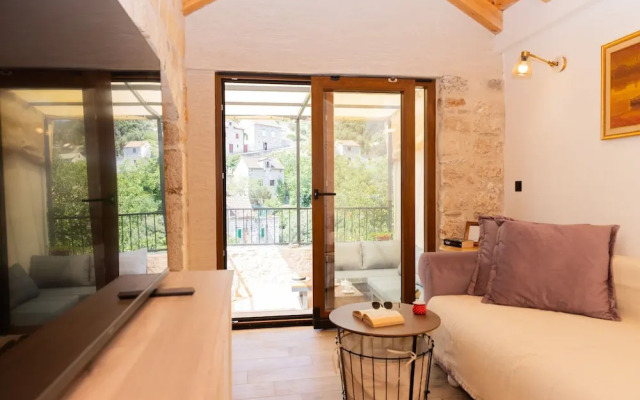 Traditional stone house Tonca