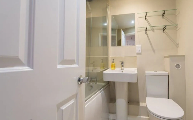 Central Apartment Facing Windsor Castle