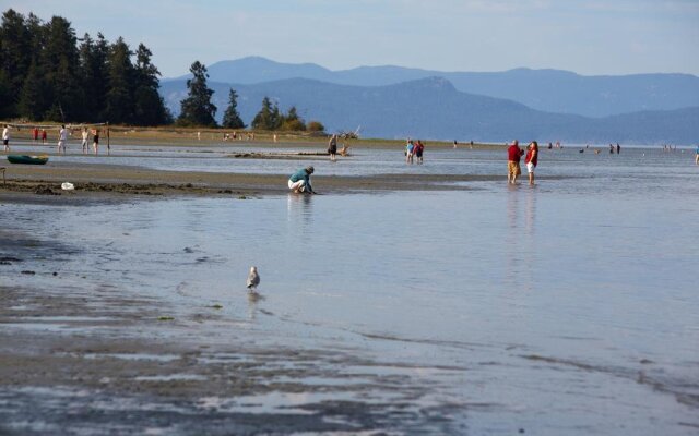 Madrona Beach Resort