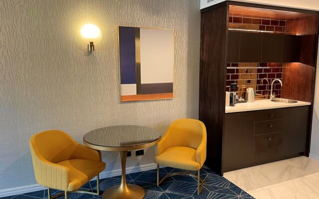 DoubleTree by Hilton Napier Hotel & Suites