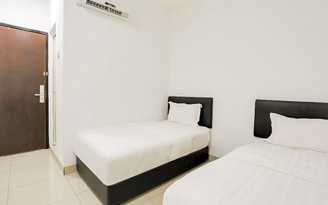 Rich Hotel by OYO Rooms