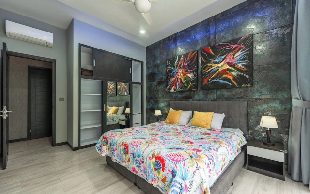 3BR Near Beach Tub & Pool Table V204