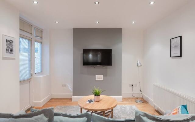 Newly Refurbished 1 Bedroom for 4 in Chelsea