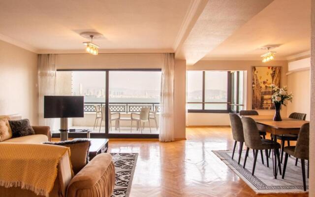 Spacious Flat With Sea View In Zmir Karsiyaka