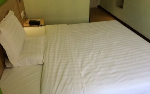 7 Days Inn Huaihua Mayang Bin He Road Branch