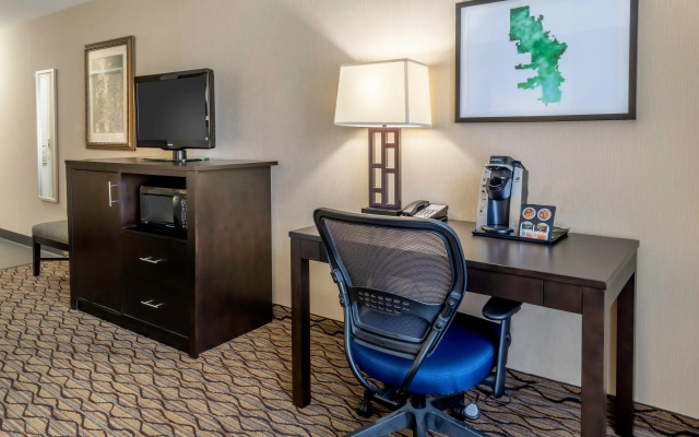 Holiday Inn Hotel & Suites-Milwaukee Airport, an IHG Hotel