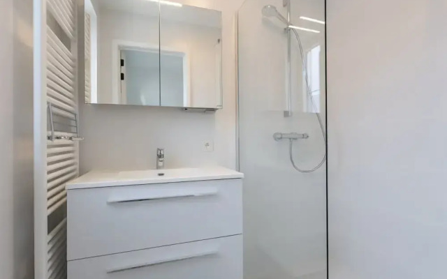 Newly Built Rooftop Flat With Sun-facing Terrace