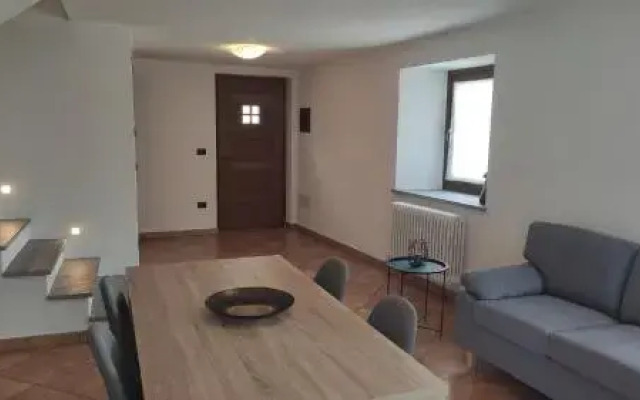 Tra Montagna E Citta