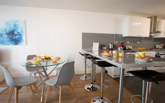 Rest & Recharge Regents Court 3bed 2bath