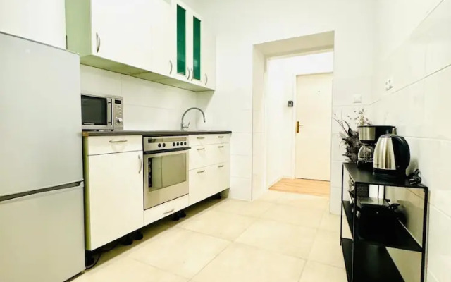 Stylish 4BR Apt Near Westbahnhof