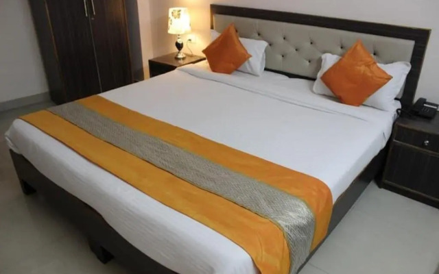 Season 4 by OYO Rooms