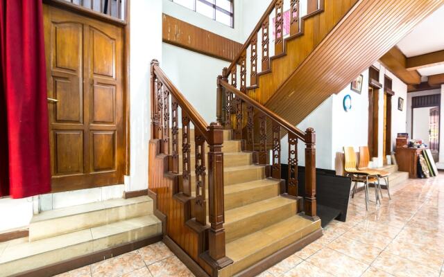OYO 1421 Kasmaran Guest House Syariah