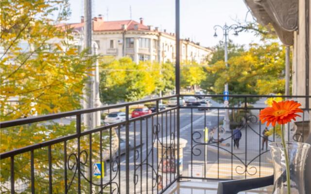 Апартаменты Счастье жить в центре Севастополя на ул. Большая Морская, д.32