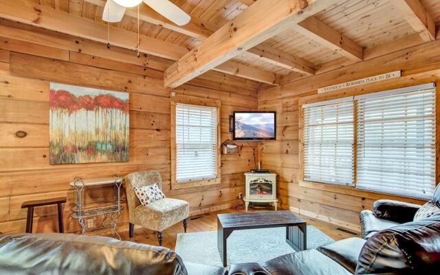 Black Bear Hideaway 3 Bedroom Home with Hot Tub