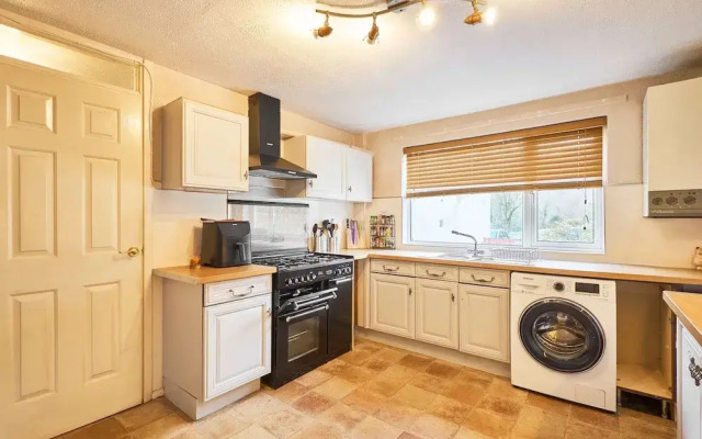 Host Stay Trinity Way