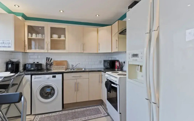 Cozy London Townhouse With 4 Bedrooms