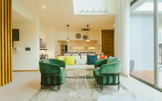 Teak 5BR Pool Villa Bang Tao + Airport Shuttle
