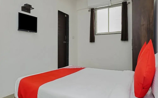 OYO Flagship 23990 Manjari