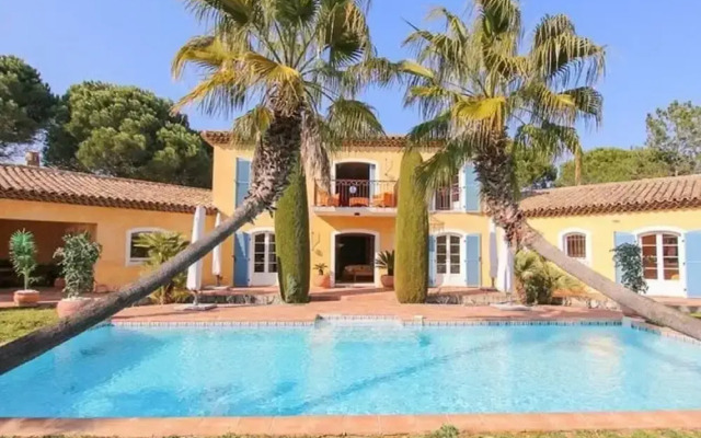 Vibrant Holiday Home With Private Pool