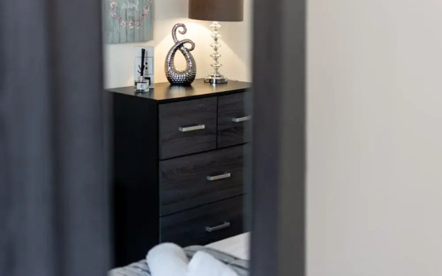Lux Apartments 4 Bedroom House Sutcliffe