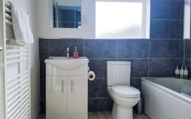 Ideal Home away in Smithalls, Bolton
