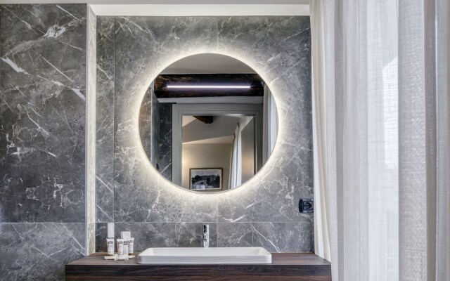 Porta Altinia Suites