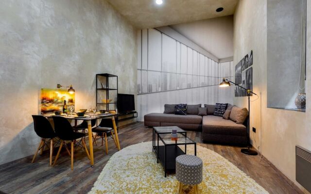 Bright Warwick Chambers Apartment