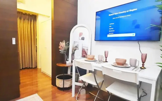 Air Residences-Contemporary Scandi w/Skyline view