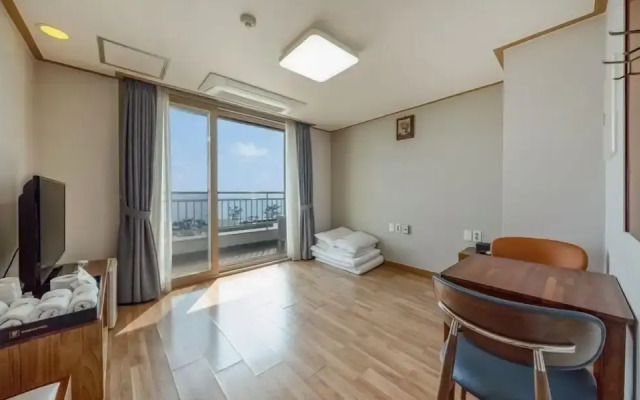 Daecheon Mud Beach Hotel