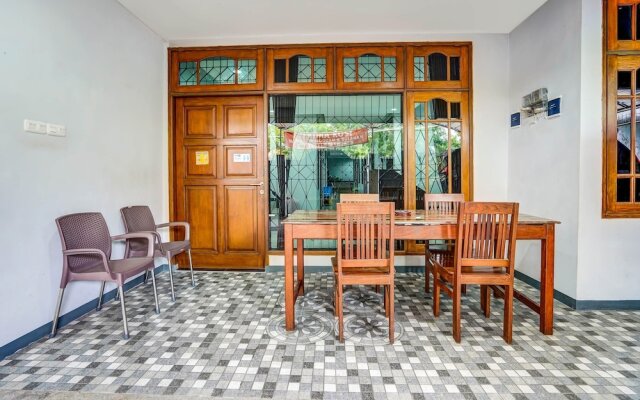 OYO Titik Koma Guest House