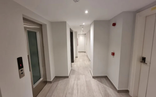 10m2 Hotel