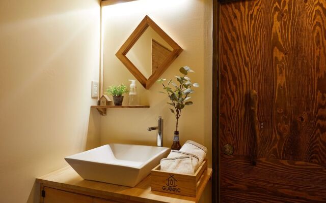 GLAMPiC GUESTHOUSE